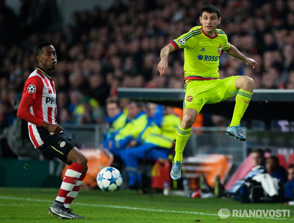 Псв боруссия обзор. Боруссия дортмунд победа 2022 лига чемпионов. Donyell malen borussia goal. Цска псв 2007. Даниэль мален футболист.