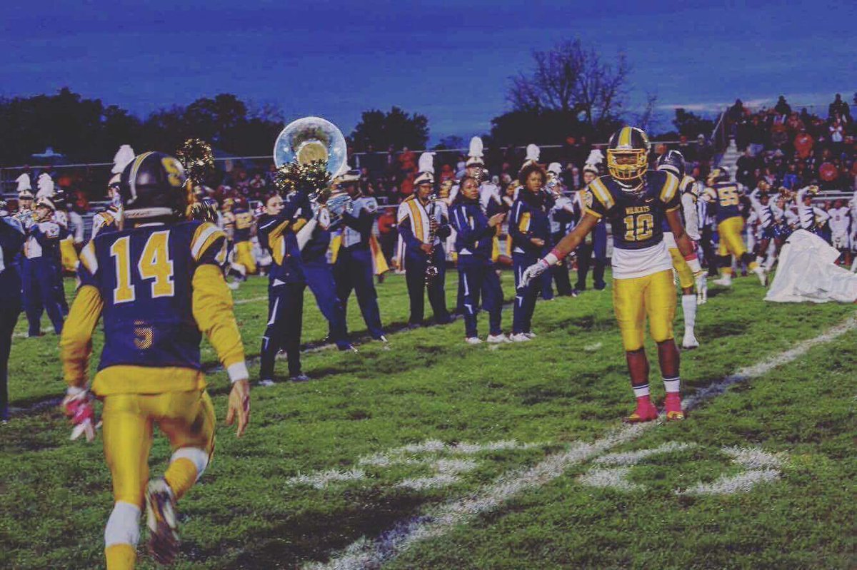 ZachHowad19's tweet image. Imma miss Friday nights💔😓