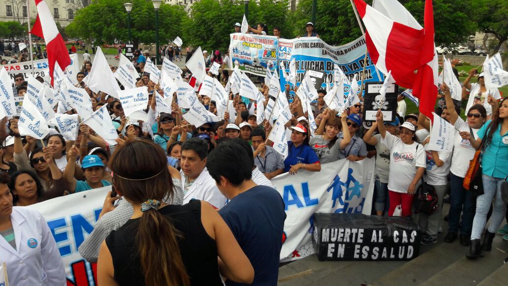 Rosariegacervan's tweet photo. @abocajarroperu No más discriminacion en EsSalud, no es gasto público, no es Ley Servir. #casnuncamas https://t.co/OISjLyqFnR
