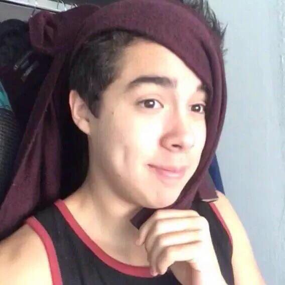 fangirleando_mb's tweet photo. Así es, estoy enamorada de este menso. https://t.co/AOqf4FOsf3