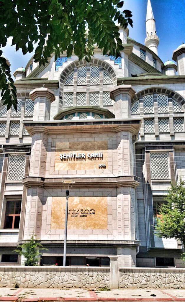 Lokman_Erturk's tweet photo. Müslümanlıkla yoğrulan bu yurdu 
Ezansız,Bayraksız bırakma 
Allah'ım 
#Amin 
HAYIRLI CUMALAR #Kahramankazan #ŞehitlerCamii https://t.co/hHI5kTDXlE