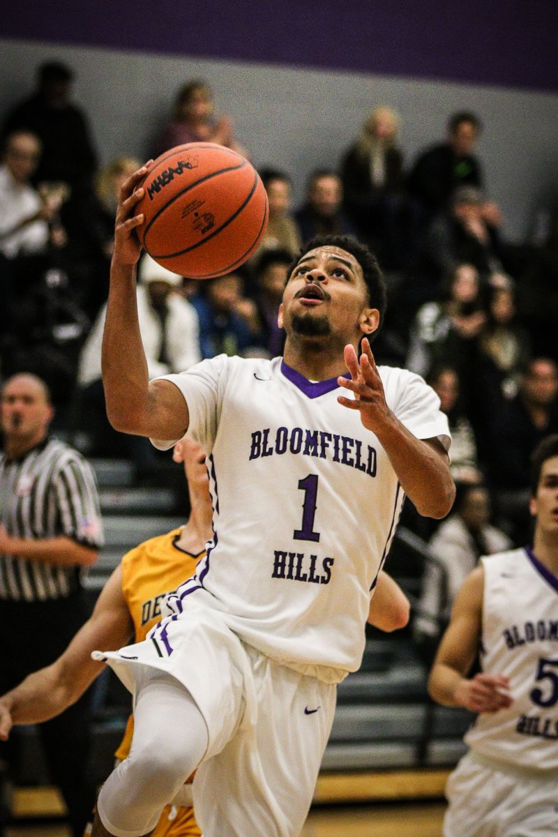 Another WIN for the varsity Black Hawks! <a href="/CoachMaryanski/">CoachM</a> Tonight's game photos at susanadamsphoto.com/bhhsblackhawks…