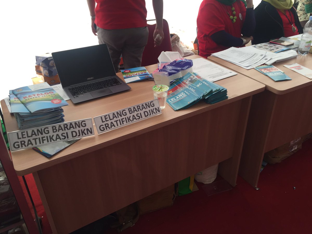 Lelang barang Gratifikasi akan dilaksanakan siang ini(9/12) pukul 2 nanti. Apa saja yg di lelang? Cari tahu di stand DJKN #HAKI2016