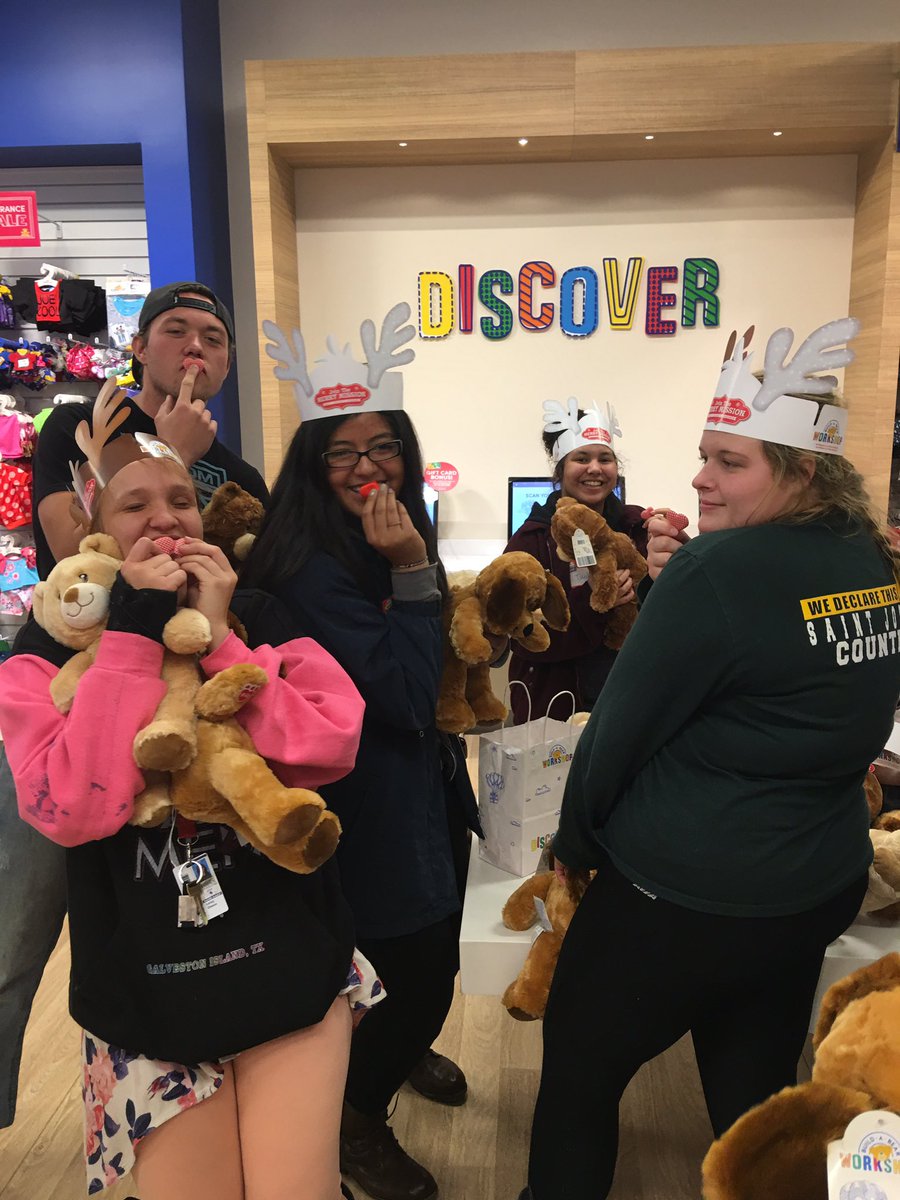 FCCLA_WIC's tweet photo. We had a great time @buildabear . This was a service project by the fccla for the Christmas box house #wicfccla #utahfccla https://t.co/jeulDSVdeb