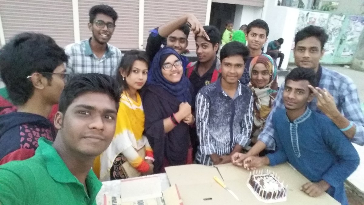 Redoymoni's tweet photo. During my Birthday party with my beloved friends <3 https://t.co/AbZ7rUcnOx