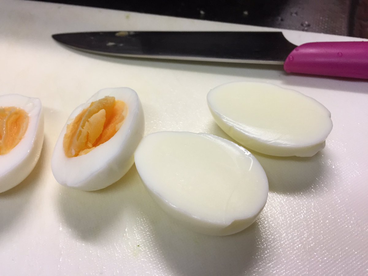 Куриное яйцо без белка. Яйцо без желтка. Белок яйца. Яичные белки. Яичный желток.