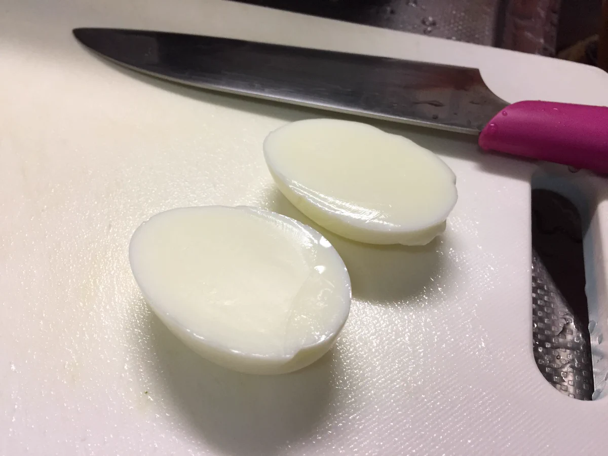 これは黄身悪いｗ調理をしてたらゆで卵の黄身がなかったｗｗｗ