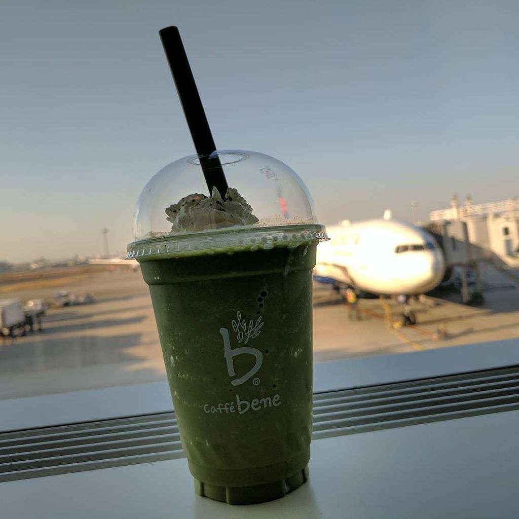 ph15h's tweet photo. HND 🛫 LAX
Getting my matcha frozen latte fix before I board
#japan #findingkhoi #lostint… https://t.co/NserTQsgZ0 https://t.co/YreTbJqvXd