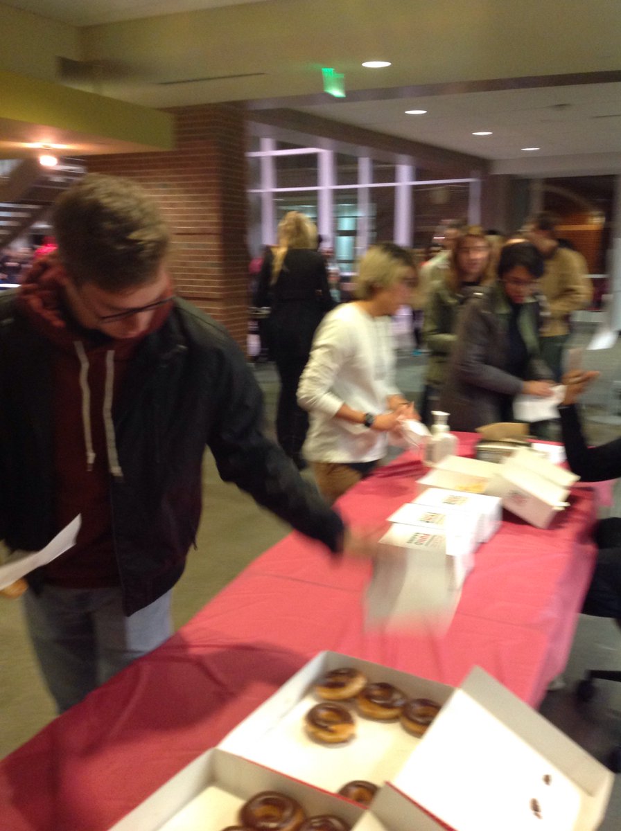 WU_DIGS's tweet photo. Fall 2016 Donut Night the Resurrection! 🍩✔️📓💯🤓📖✏️ https://t.co/cOEgaayX8h