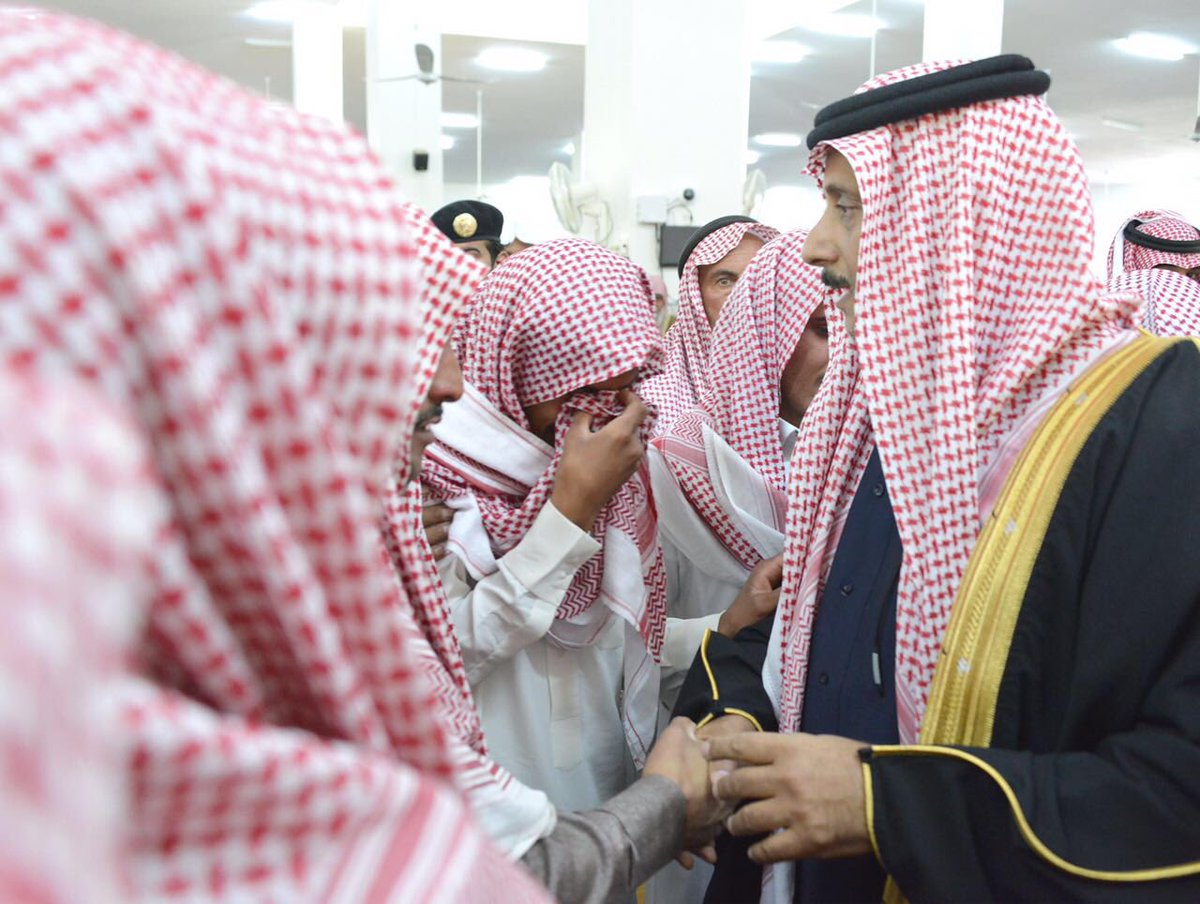 EmarahAlQassim's tweet photo. وكيل إمارة القصيم يتقدم المصلين على جثمان الشهيد (سليمان الحربي) في قبه . https://t.co/i7Ten4xgwf