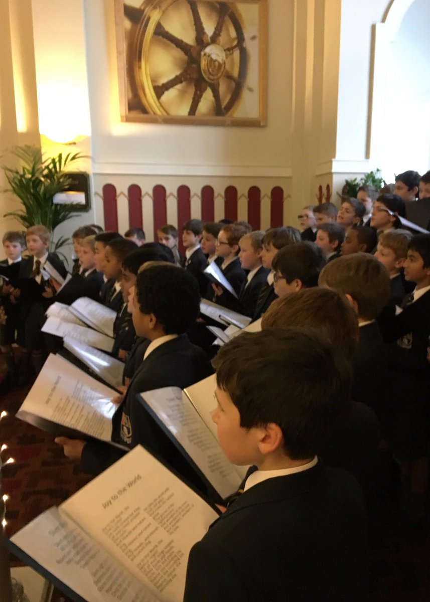 QEGSYorkshire's tweet photo. #QEGSU11Choir serenading guests as they arrive for @VarietyGB #YBA2016 at @TheQueensQ. Lovely way for Business Leaders to end their week! https://t.co/pVhgT96BCf