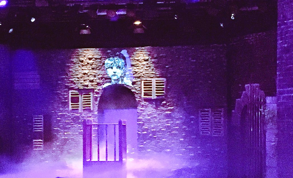 GrinsteadJack's tweet image. Les mis set is looking 👌