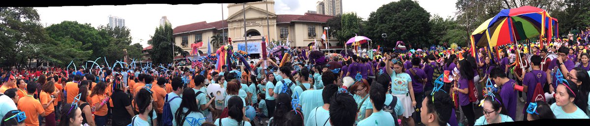 threechrsfrtoni's tweet photo. #UPMLanternParade2016 WOOO https://t.co/Od5aknpQ7s