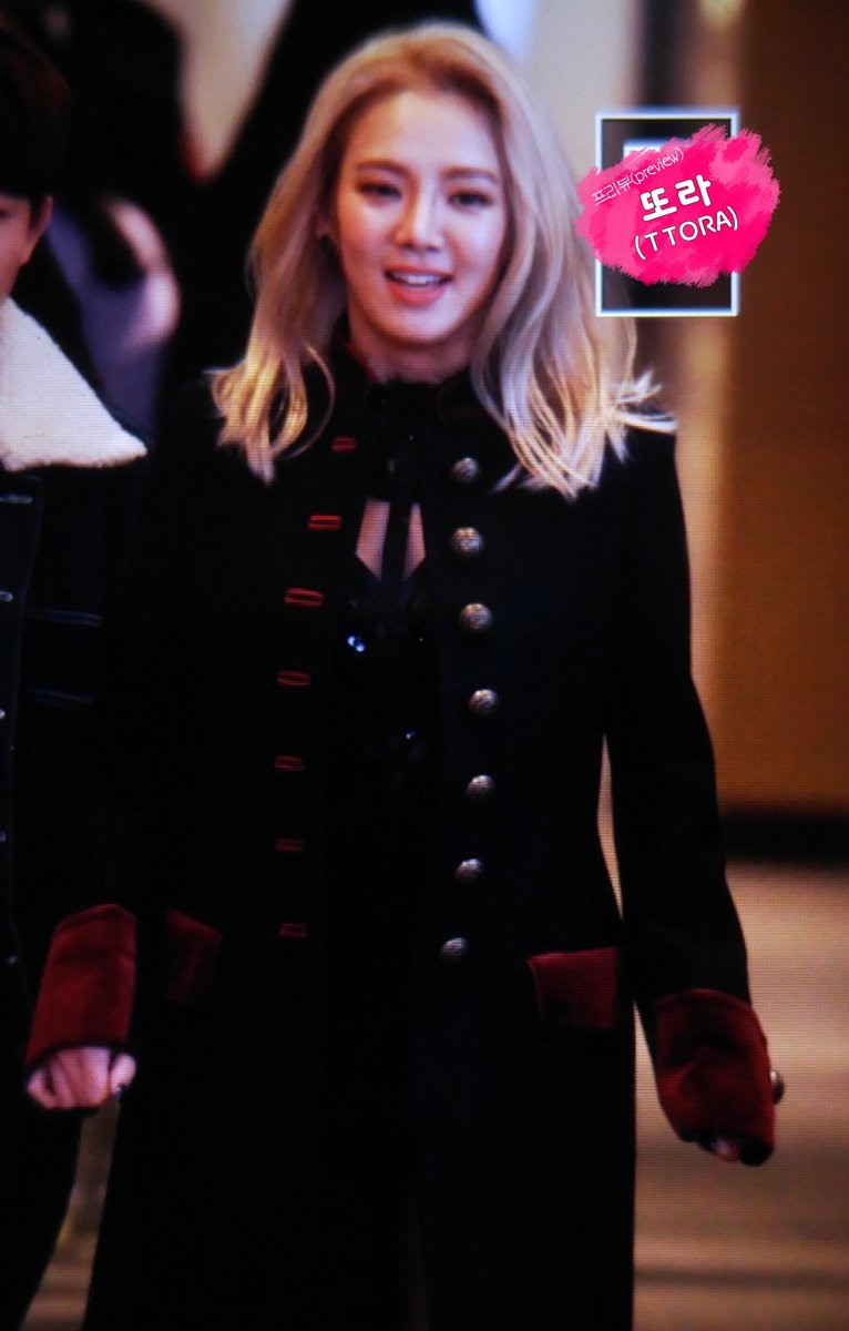 [PIC][09-12-2016]HyoYeon tham dự buổi Fansign cho "MYSTERY" vào tối nay CzO9RXmUUAAqT1b