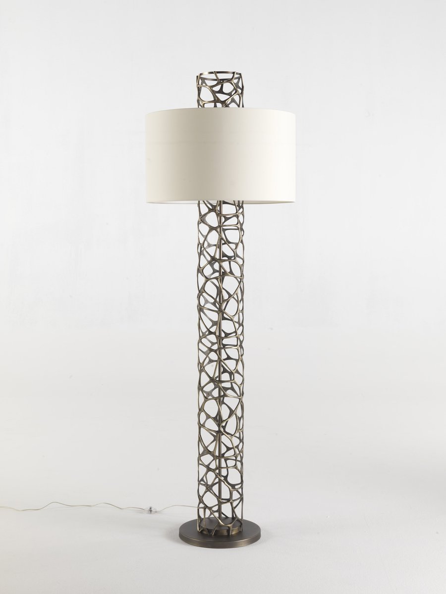 kingsofchelsea's tweet photo. The Sioraf floor lamp will light the way to the presents under the #Christmas tree #CAVALLIXMAS #RobertoCavalliHome #Interiors https://t.co/uy3FRUNb4D