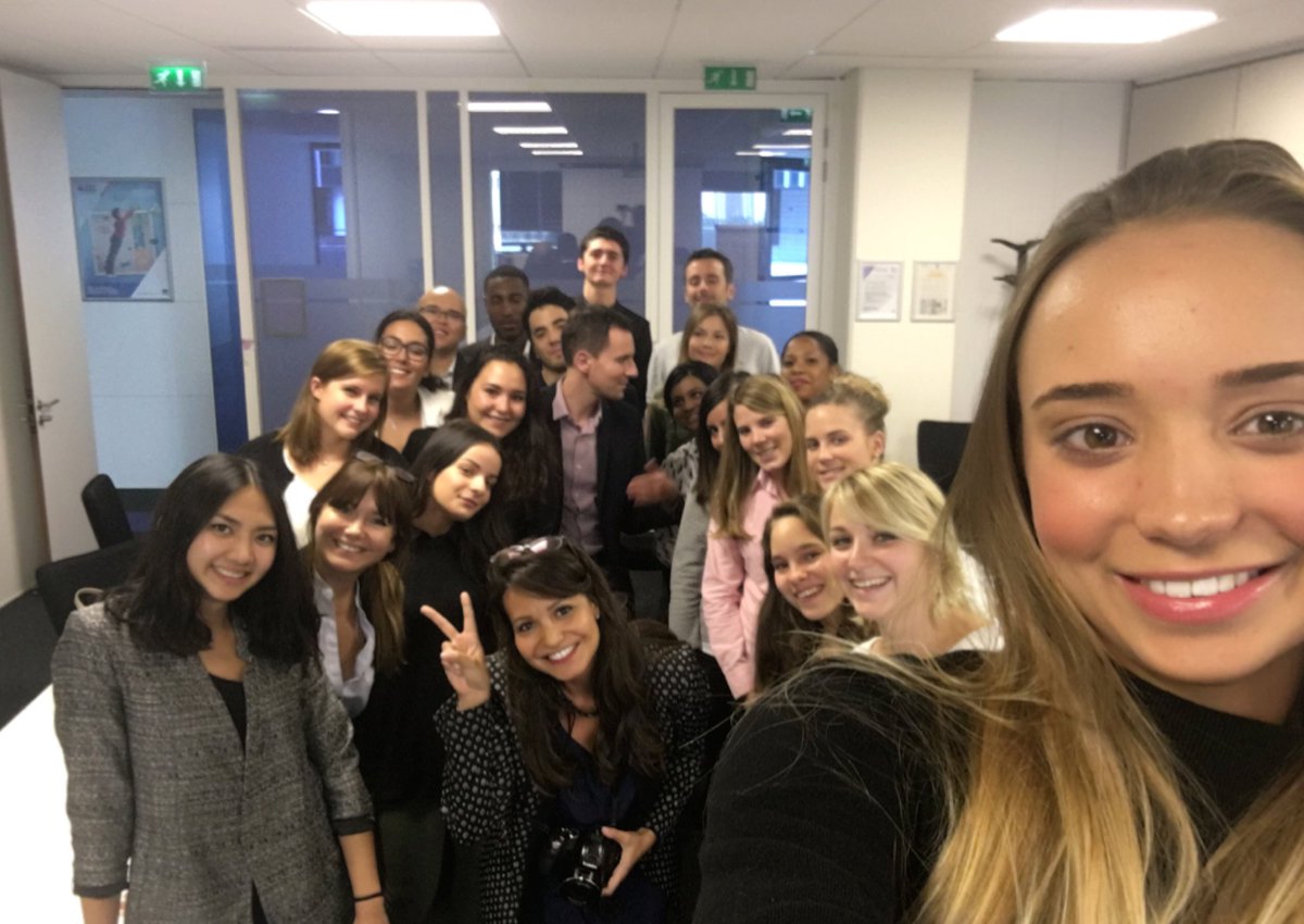 AXAJobs_fr's tweet photo. Souhaitons la bienvenue à la promotion 2016/2017 des alternants @AXA_Banque 😀 ! https://t.co/FxkSx4hSYR