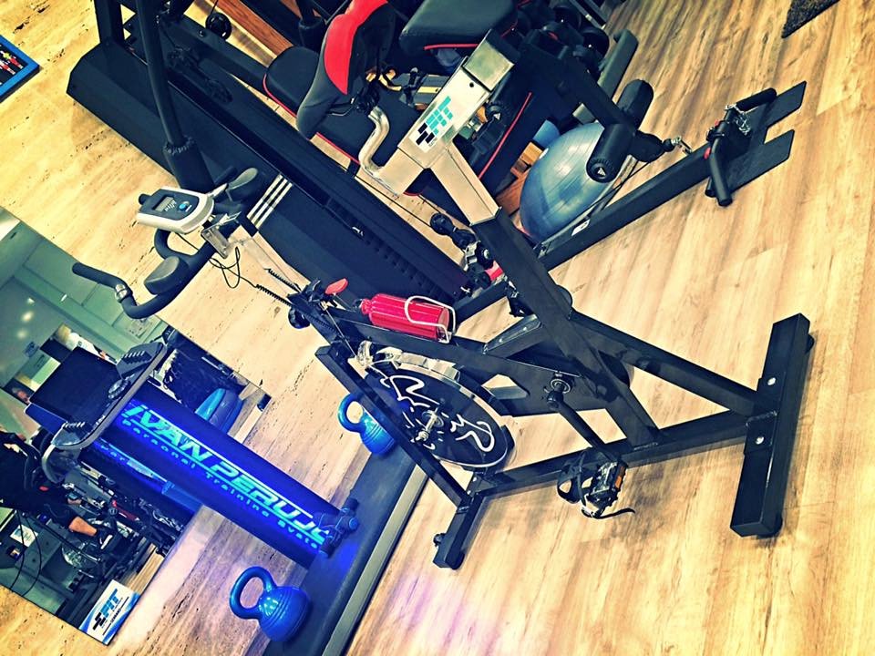 efit_serrano's tweet photo. #Entrenamiento con #bicicleta estática y electroestimulación. Tonifica, define y adelgaza. #Gimnasio #Madrid #Efit https://t.co/ykvD4CL1wa https://t.co/OXdMzG5jei