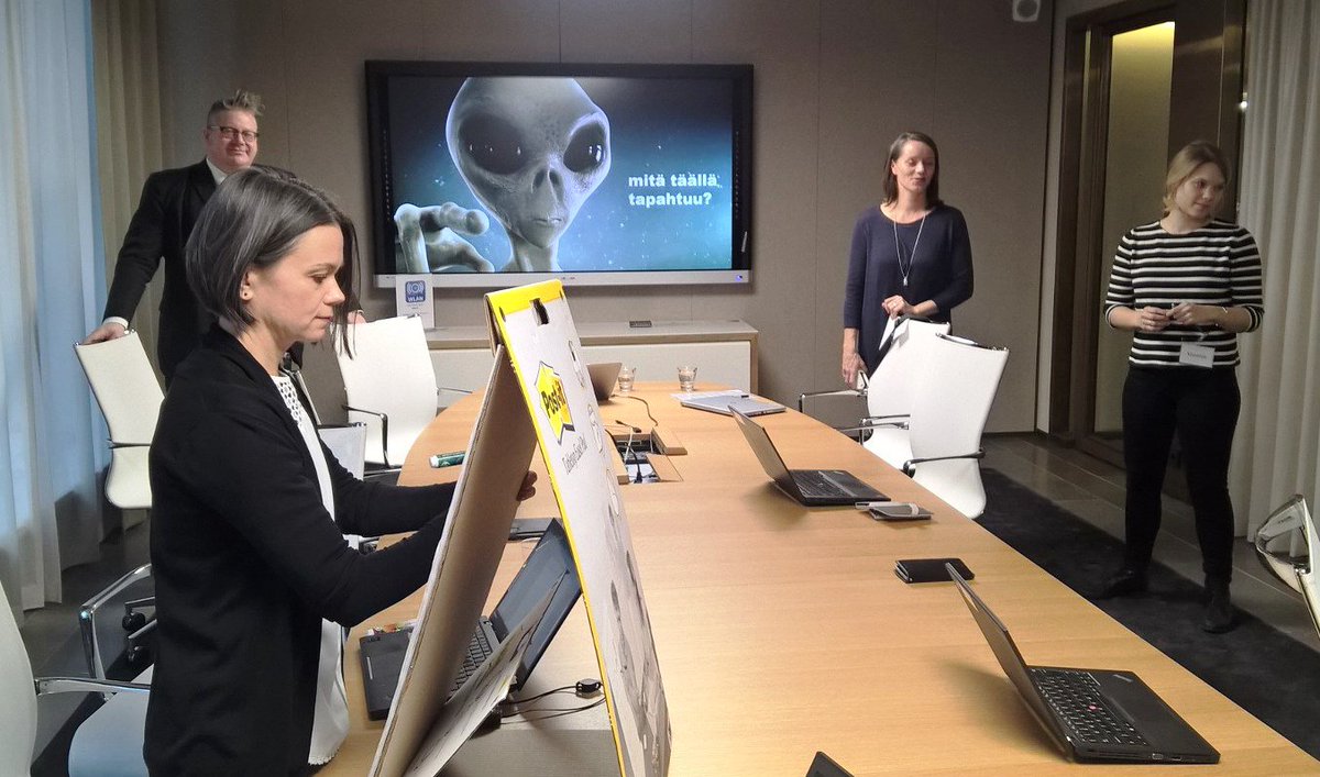 TEM_uutiset's tweet image. Pohdimme ydinviestejä @Kreab_Helsinki:n  kanssa. Lähdemme ulkoavaruudesta. #maakunta2019 #alueuudistus #kasvupalvelu #aluehittäminen