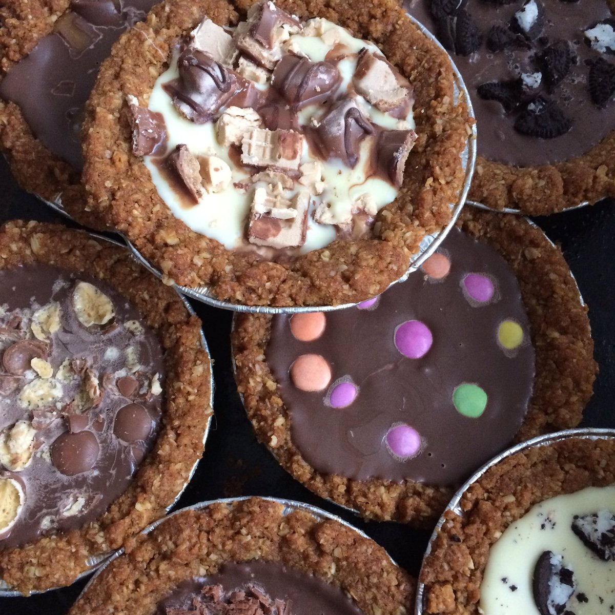 GravesendMarket's tweet photo. Ok so it's only 8.45am but these look divine! #debbiesdelights from the @mimibrinks stall all day https://t.co/eQdiAVBojp