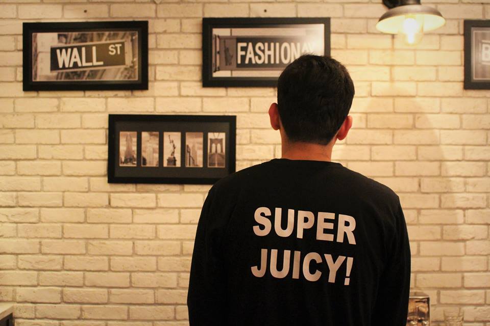 DiningConcepts_'s tweet photo. It's Super Juicy! #BLTBurgerHongKong
Shop B224A, Times Square, 1 Matheson Street, Causeway Bay https://t.co/jfur4gDzuh