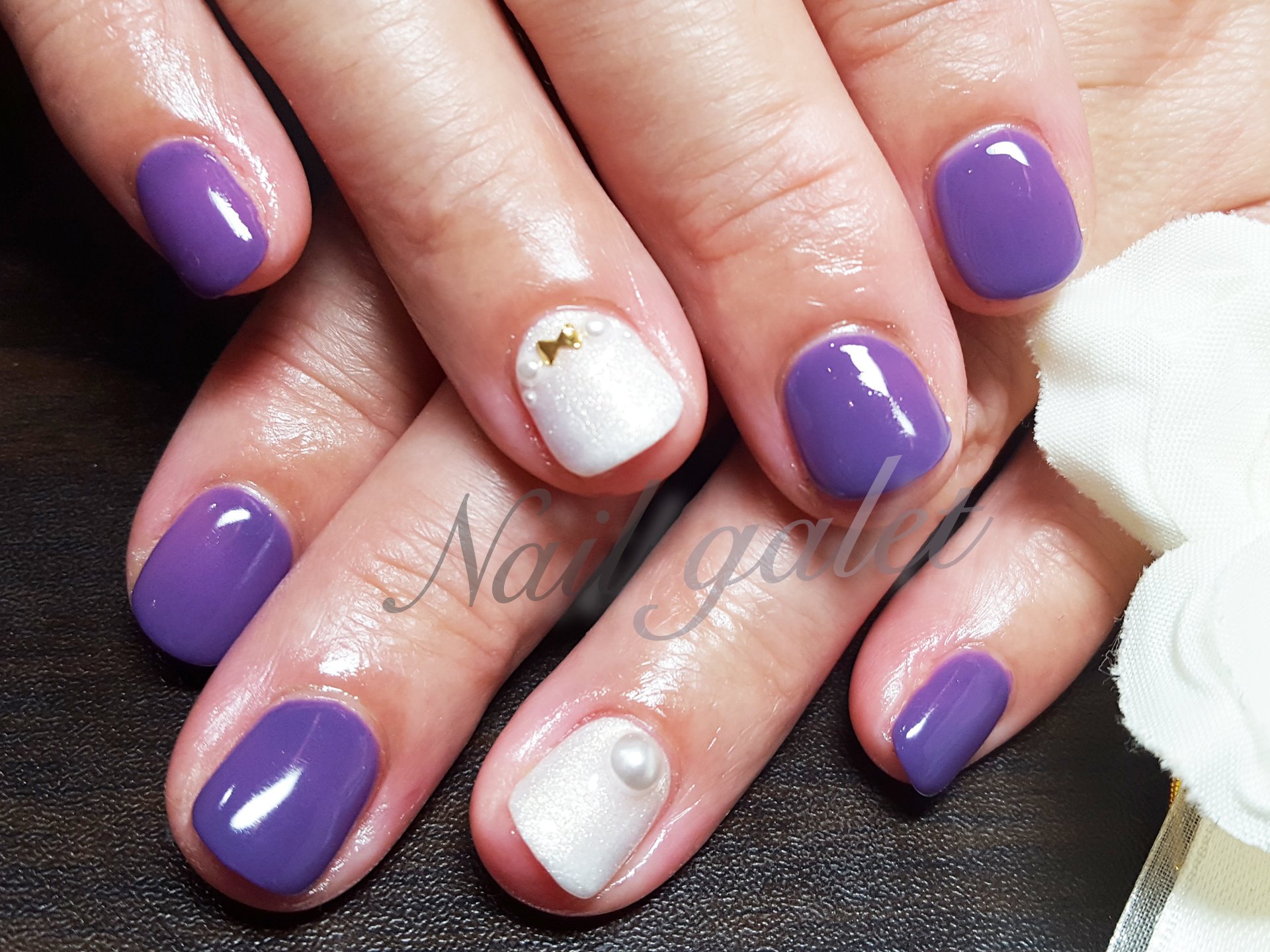 توییتر Nail Galet در توییتر 冬 パープルのワンカラー スノーホワイトのワンカラーをアクセントにコラボさせました パールとリボンのスタッズをのせてさりげなく可愛さも ネイル ネイルサロン 堺市北区 大阪狭山市 デザイン ハンド フット ワン