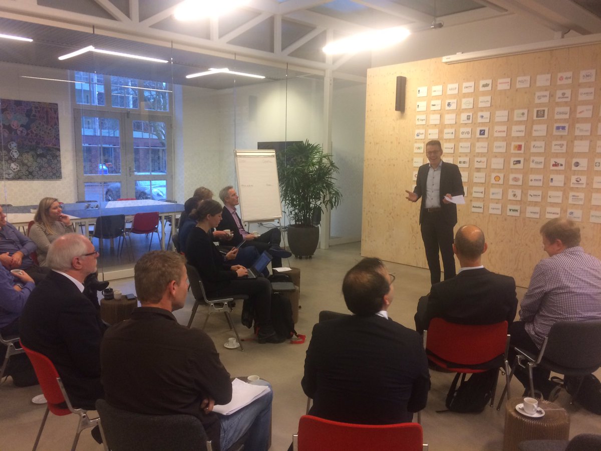 nickjuffermans's tweet photo. Delen van lessons learned #zelfrijdendevoertuigen #dutchroads #wegbeheerders @ConnektNL https://t.co/W7gcysPrfp