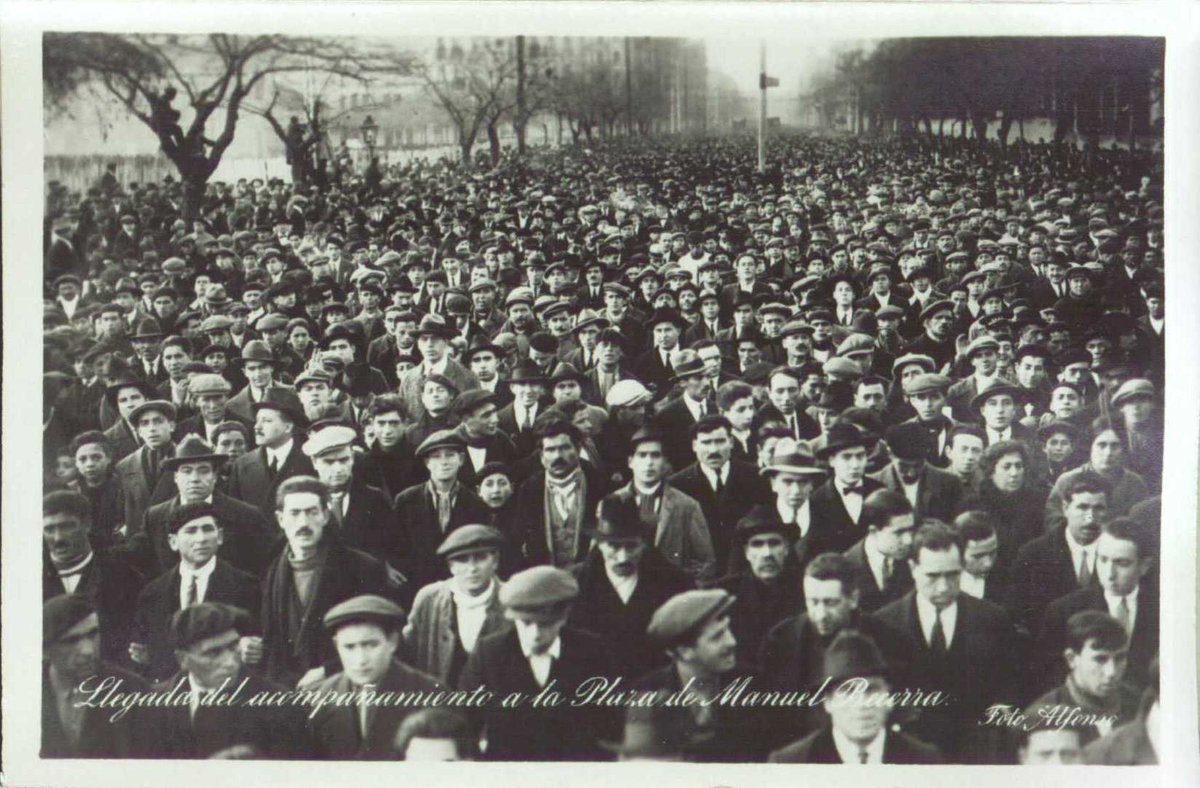 largocaballerof's tweet photo. "Cuatro vistas del entierro del inolvidable maestro" #PabloIglesias fundador @UGT_Comunica #Madrid...13 diciembre 1925, Fot. Roca https://t.co/yg2D56eAuF
