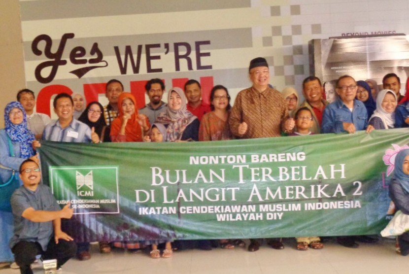 dalijoss's tweet photo. Nobar Film Bulan Terbelah di Langit Amerika2. Kemarin di Jogja #Bulanterbelah2 https://t.co/tqfXZwpsqF