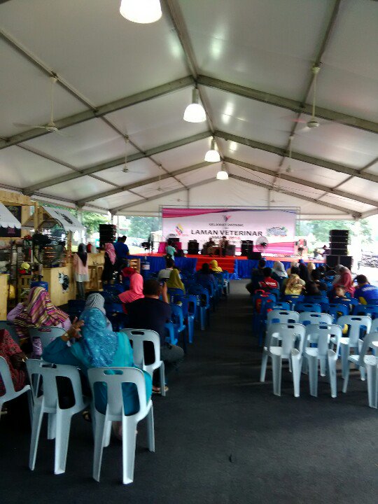 DrDeeMD's tweet photo. Sedang berlangsung di #lamanternakan 'Santai petang bersama Ustaz Ebit Lew'  #maha2016 @mediamaha2016 https://t.co/zp3JUpz7dE