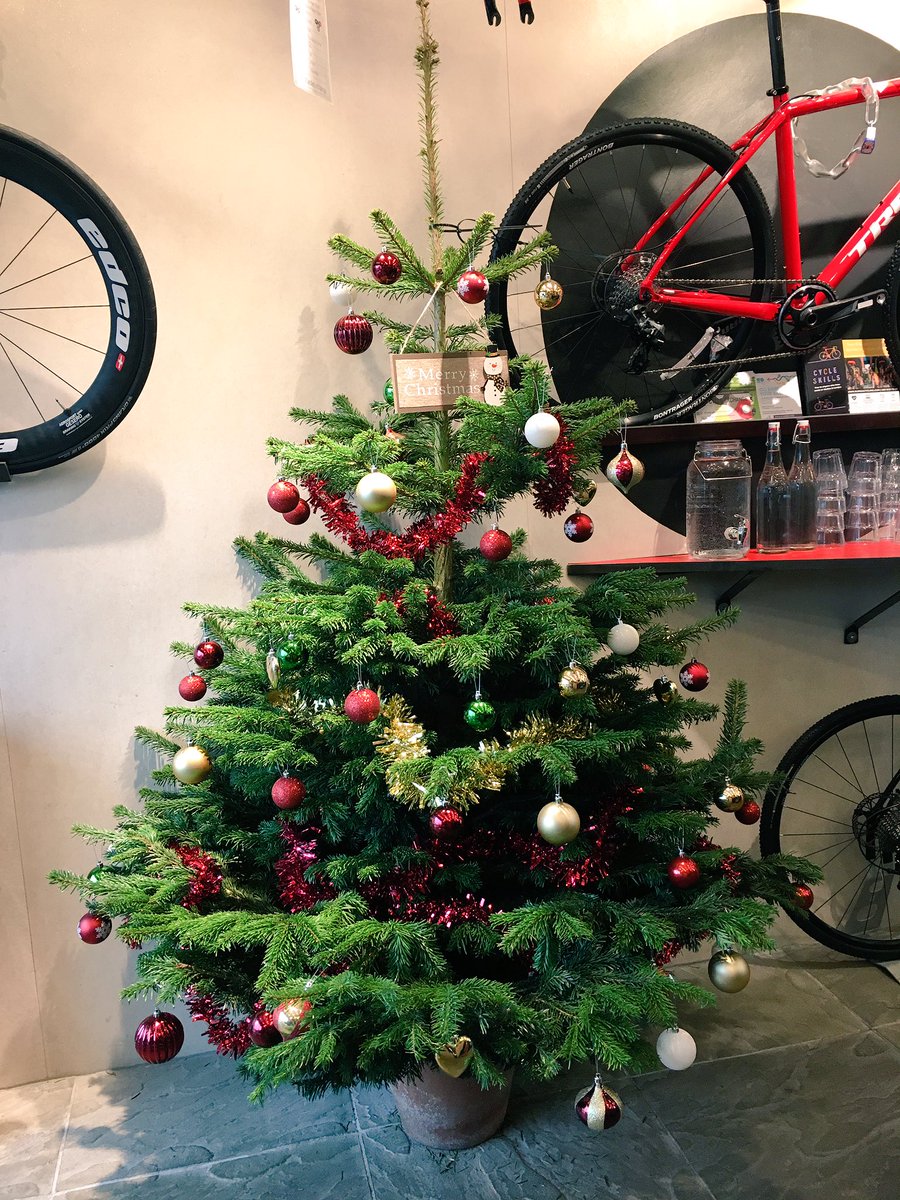 The tree is up! Pop in after your cycle this weekend and enjoy a delicious coffee <a href="/lopezandsons/">139 Coffee</a> #Christmas #cycling #kingston