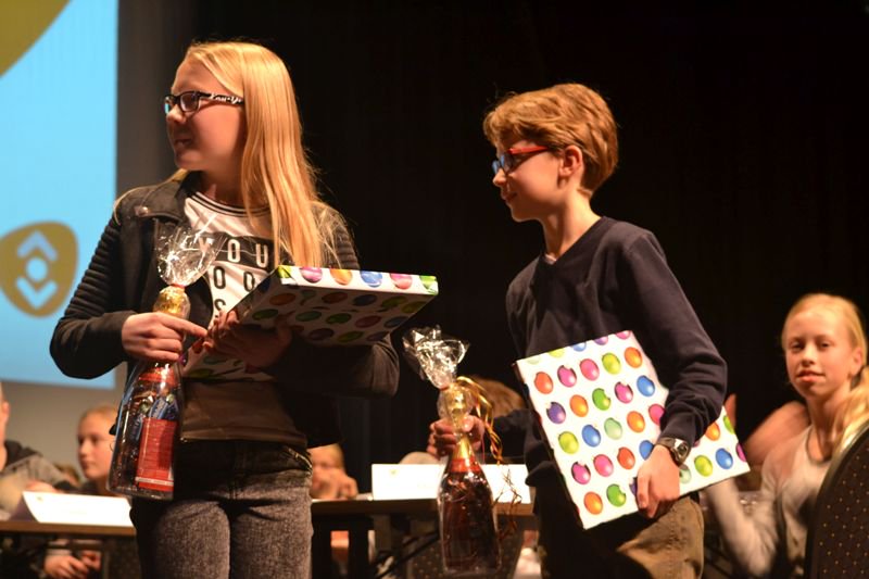 Rijssens_Nieuws's tweet photo. Melissa van Julianaschool wint Junior Dictee Rijssen-Holten - https://t.co/6ljpIAq0nz https://t.co/C5TAE8N16B