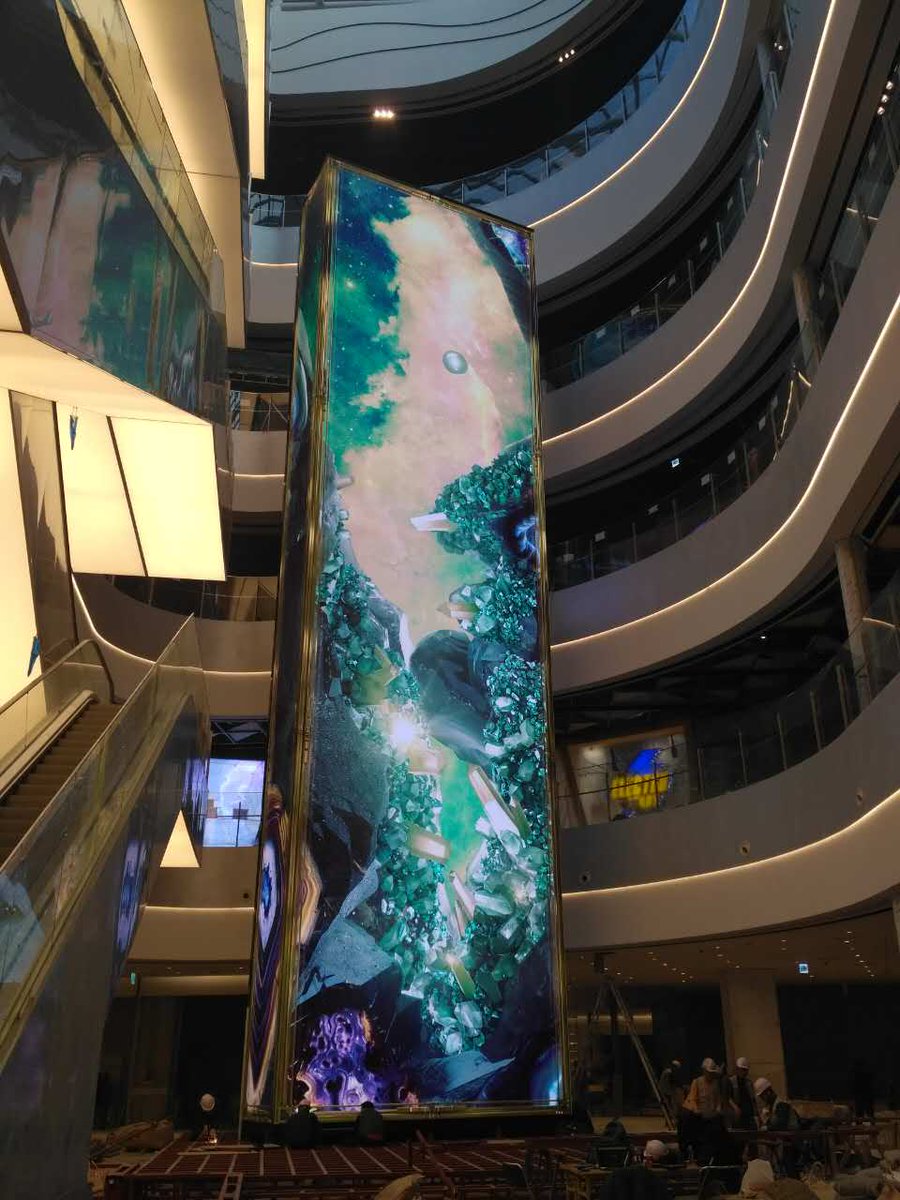 Steven_WuUni's tweet photo. See how amazing of #Uslim3.9 three faces LED screen in South Korea! #Unilumin screen with 22 meters high and totally https://t.co/bftF0y8zVG