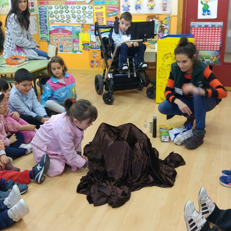 cfuentedelrey's tweet photo. Talleres Ecoembes para niños de Educación Infantil. El @cfuentedelrey en la Red EducaEnEco: educación, medio ambiente y reciclaje @ecoembes https://t.co/8WxFwyetYG