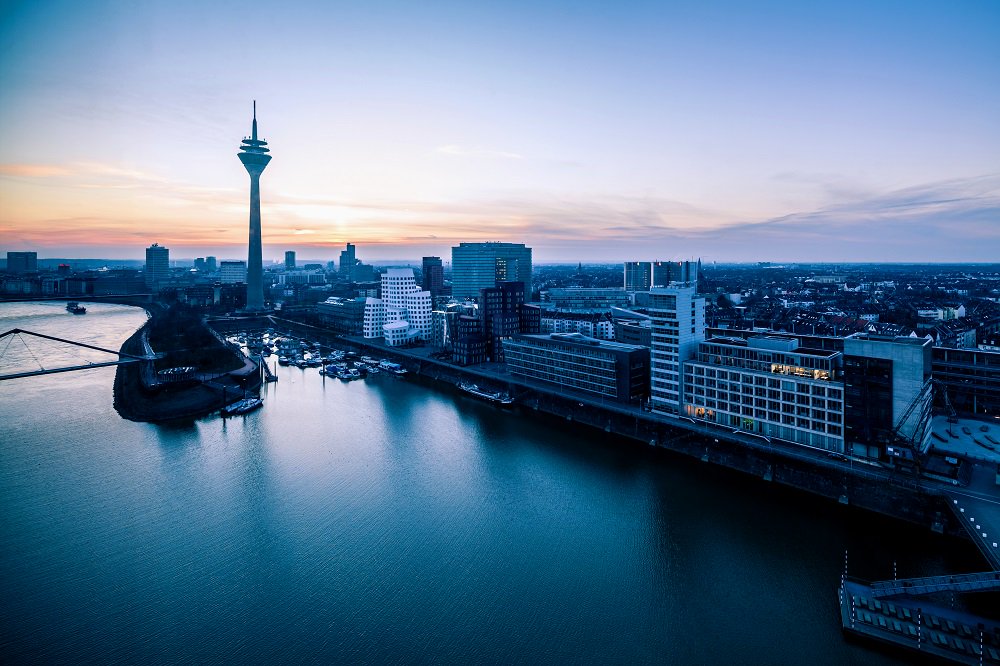 radissonBasel's tweet photo. Die Business Hotspots in der Rheinmetropole #Düsseldorf. Mehr dazu bei #Radisson Blu erfahren! #designedforsuccess https://t.co/W4nFQJH3OK https://t.co/fOPlFGMJCd