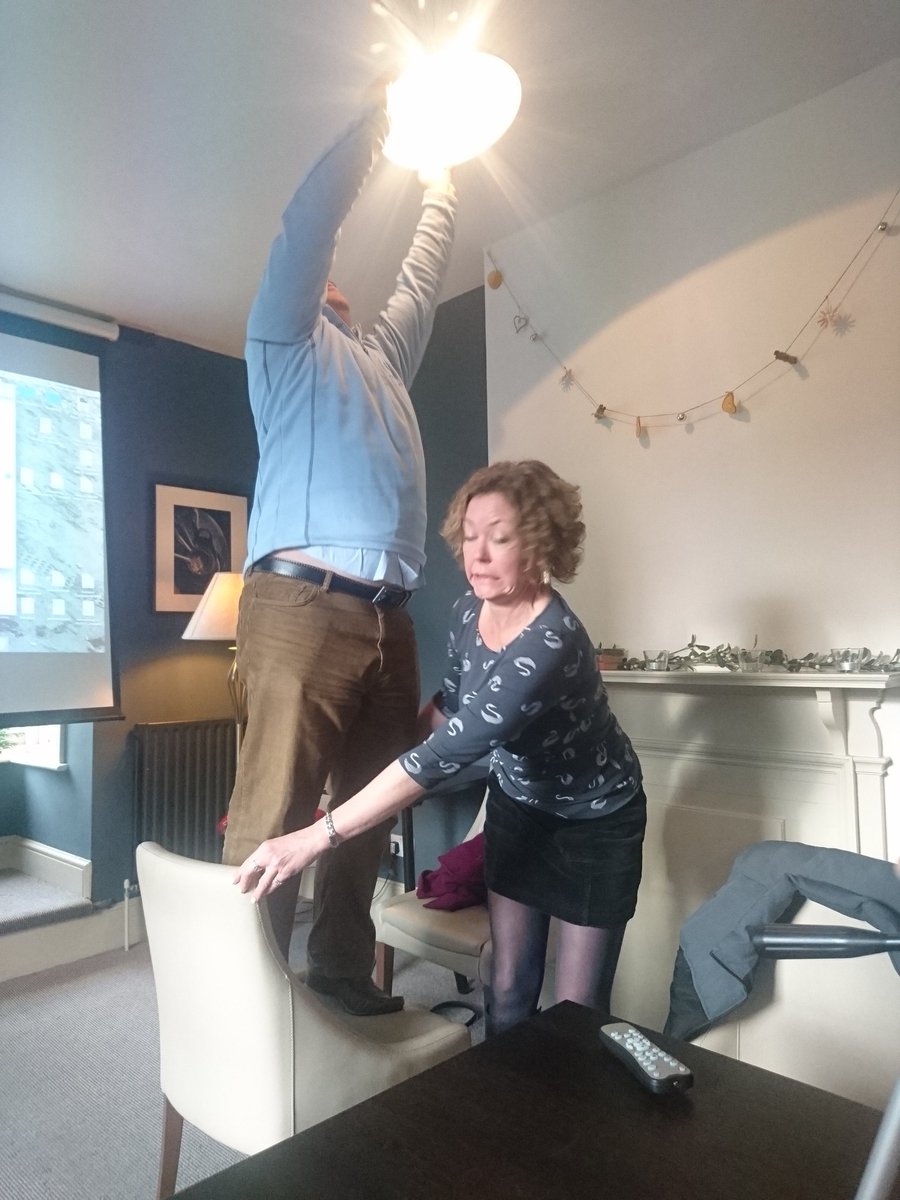 GriffithsZ's tweet photo. #tfihubday how many biz owners does it take to change a light bulb?? @FarnhamHub #hubhelp https://t.co/czKGjNo7L9