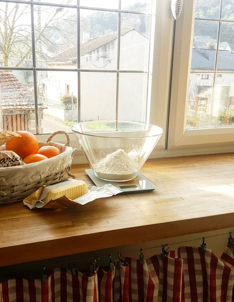 It's cold in Burgundy! So I'm staying inside this adorable farmhouse kitchen to make pumpkin bean stew &amp; a PIE!!
#oui 
#frenchcountryliving