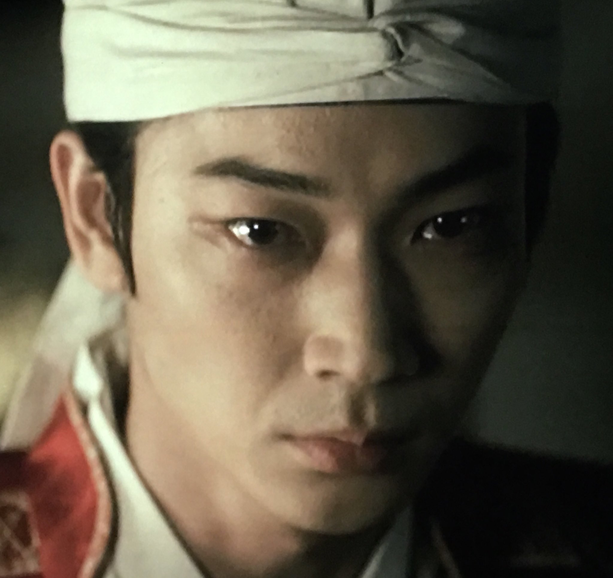 ちゃちゃまろ 松平容保を綾野剛で起用したの今でもすごい的を射ていたと思ってるの 彼の男性ながらどこか守ってあげたくなるようなオーラは殿様うってつけだし何より本家松平様と眉の形とか顔つきがどことなく似ている