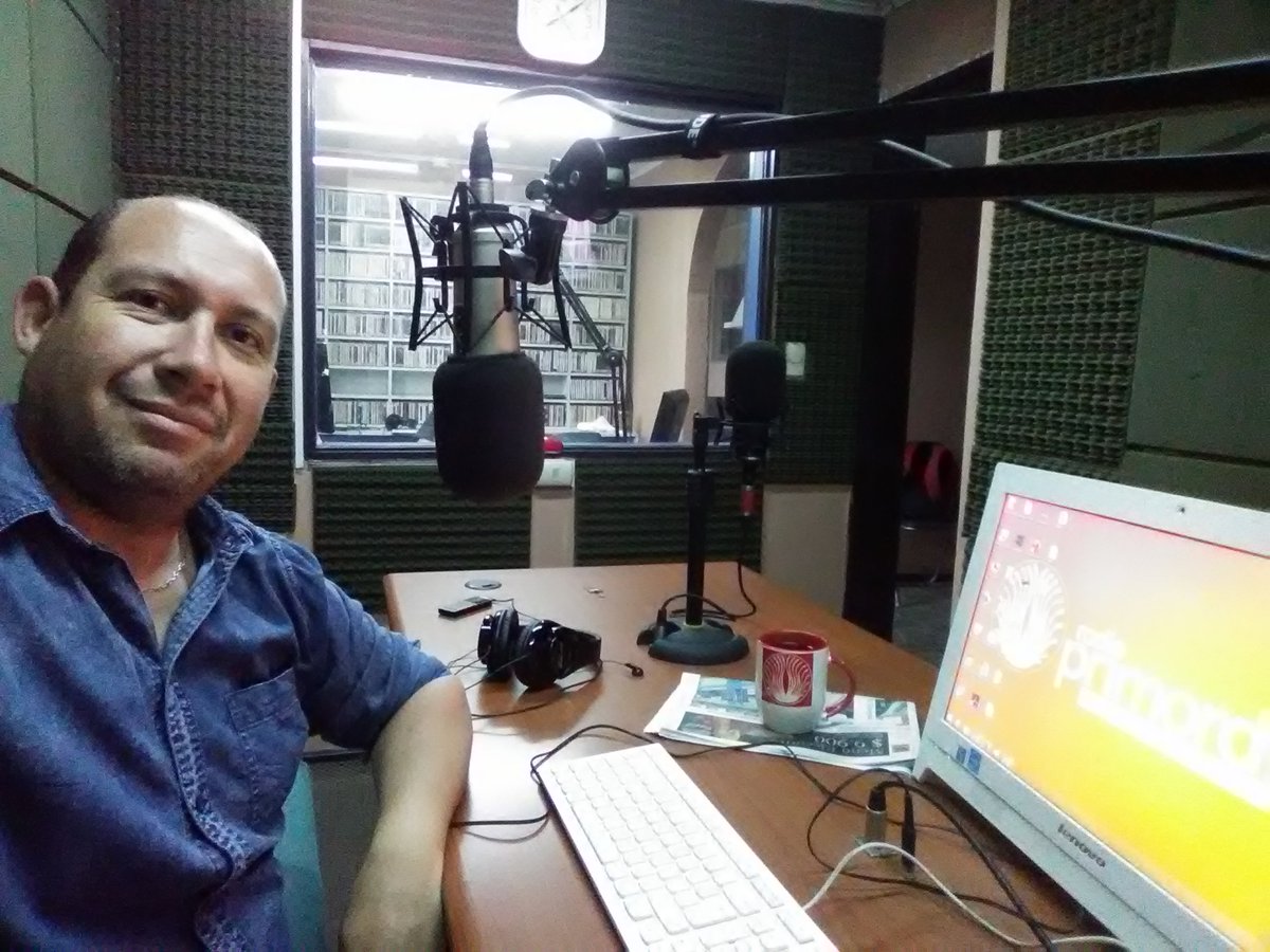 PrimordialFM's tweet photo. Es el #ExpressAM con @SrRocko Datos, información y noticias, en la 97.9FM #Rancagua y primordial.cl Hasta las 9.00 https://t.co/GiLener8dv