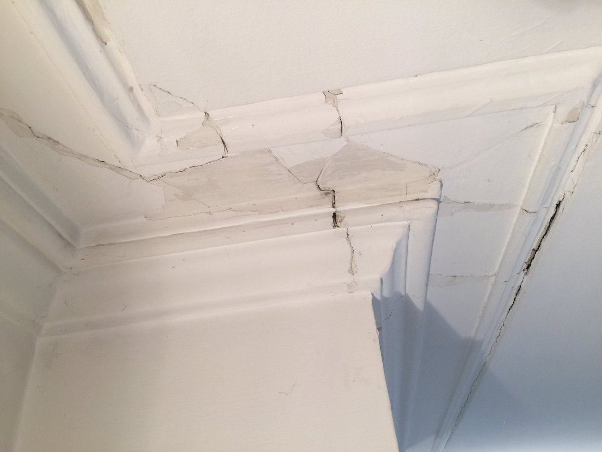 Colour_Craft's tweet image. @Hamilton_Decor @ZinsserUK @DuluxSelectDecs @ToupretUK love a challenge on older buildings and enjoy putting it back to its former glory 😊