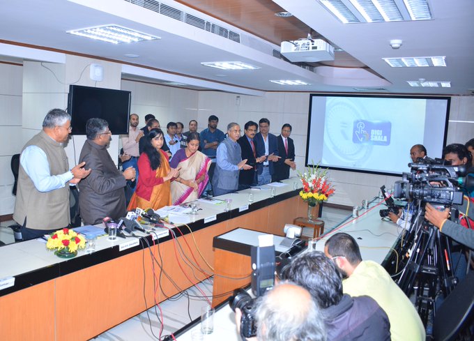 View image on Twitter