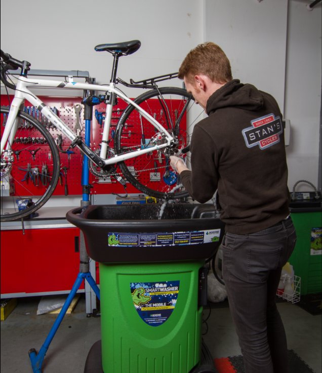 RozoneUK's tweet image. It’s a chilly one this morning! Get those hands warmed in our #smartwashers. Who said it was just for parts washing?