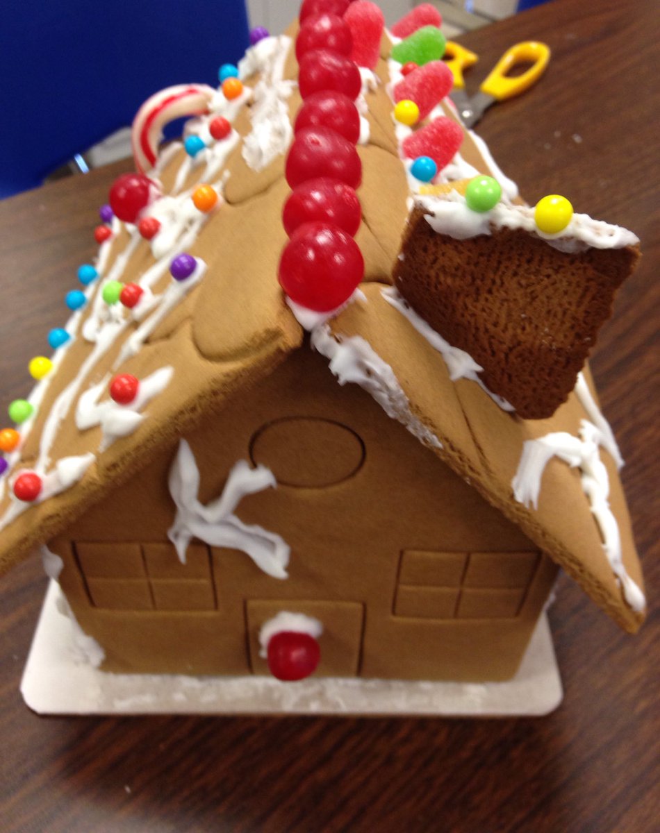 khadijah0990's tweet image. First time doing a #gingerbread house 😘 ❤️ #educationclass #seneca