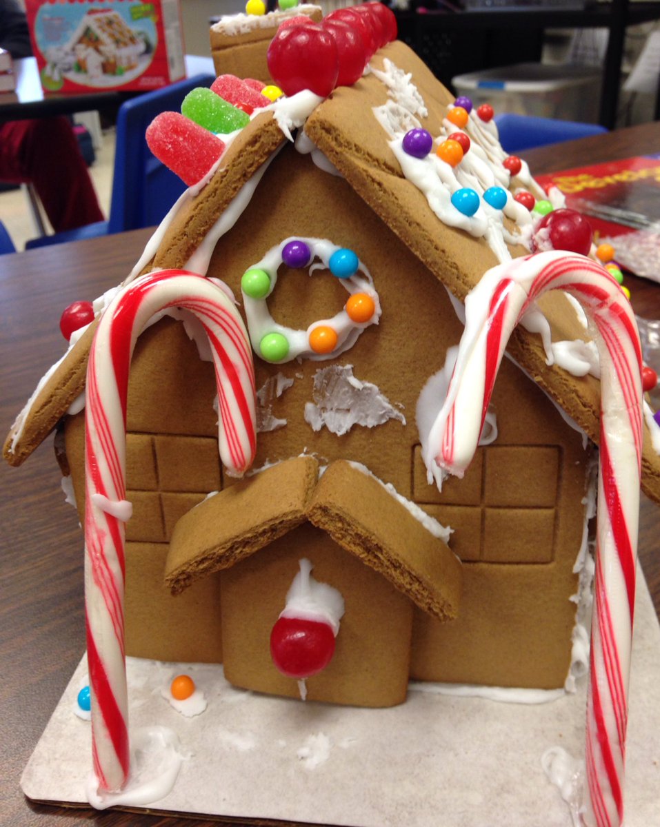 khadijah0990's tweet image. First time doing a #gingerbread house 😘 ❤️ #educationclass #seneca