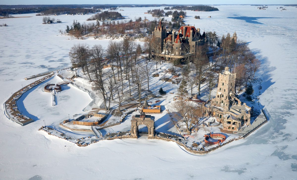 Winter Escape Package = perfect gift this #holidayseason! Our 20 min tour, a personal video &amp; $25 for our gift shop! fly1000islands.ca/packages/winte…