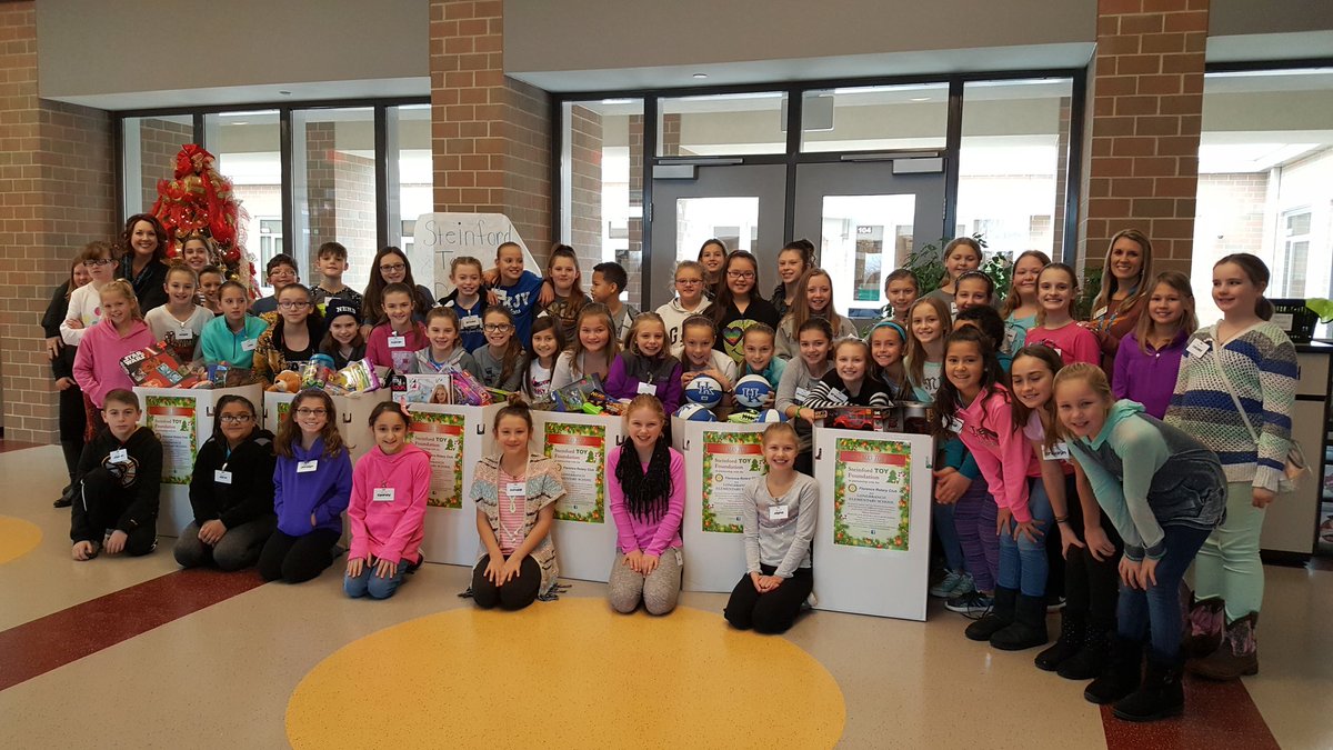 StacieLynn2000's tweet photo. Moments like this make me fall in love w/ teaching all over again. So proud of our 5th grade &amp; their committment to help others #lbteach https://t.co/e0eCIa9hK1