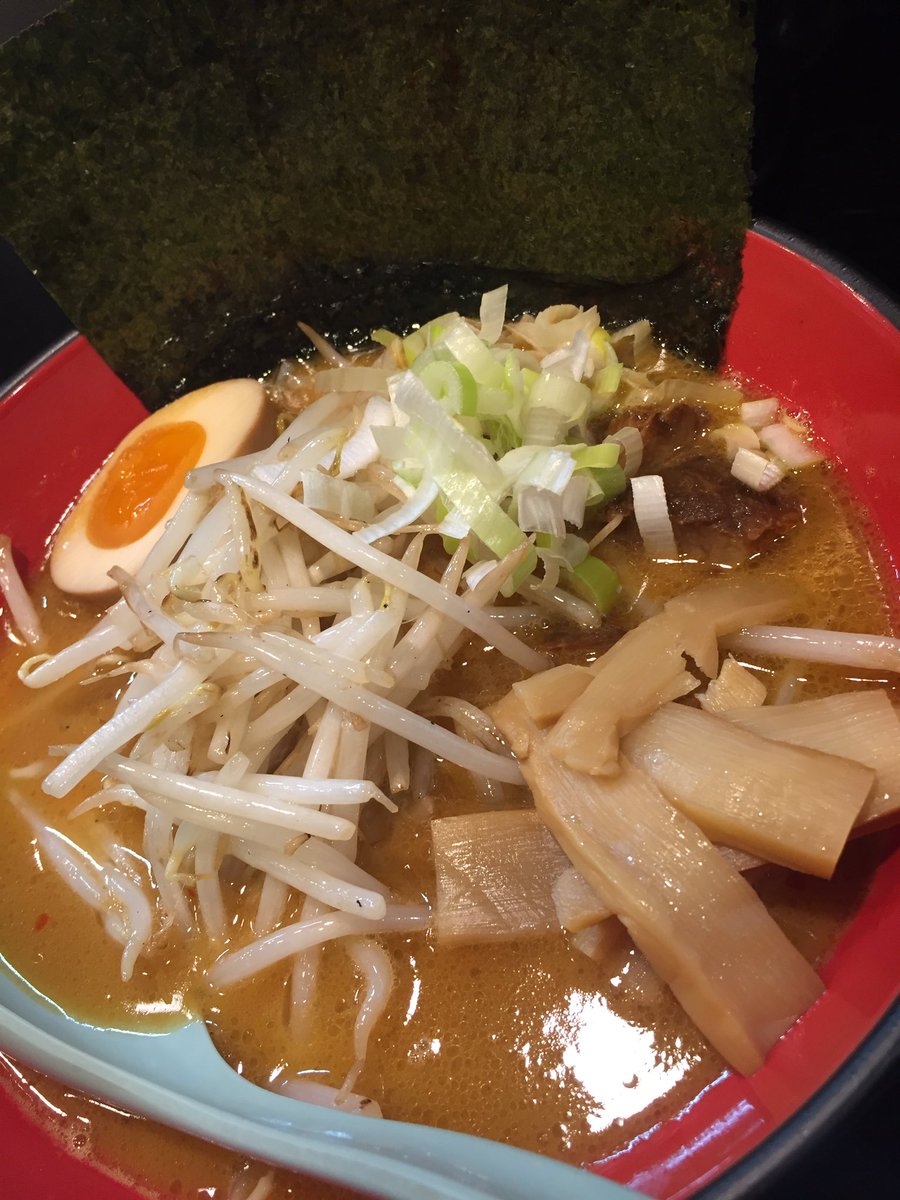 mark1518's tweet photo. 寒い冬には味噌ラーメンはいかがでしょう(o^^o)
醤油やつけ麺とはまた違う味わいです！
野菜炒めが最高(o^^o) https://t.co/6Yr5tOHWGd