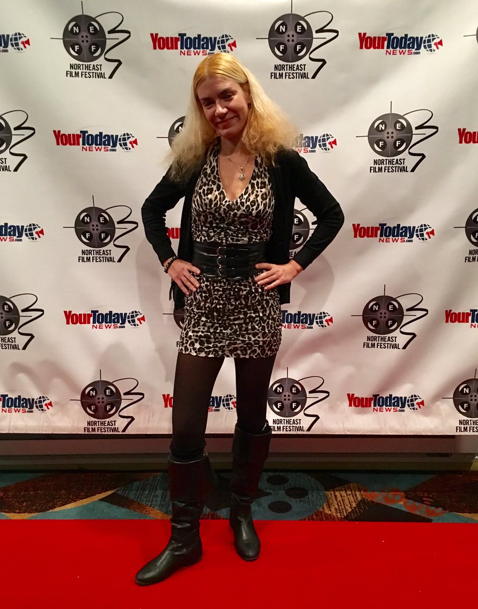 GenovevaRossi1's tweet photo. #northeastfilmfesthorrorfest @GenovevaRossi1 #larryrosen #youcantpredictfate #intotheoutbreak #horrorqueen #screamqueens #horror https://t.co/3pCeq5wW4o