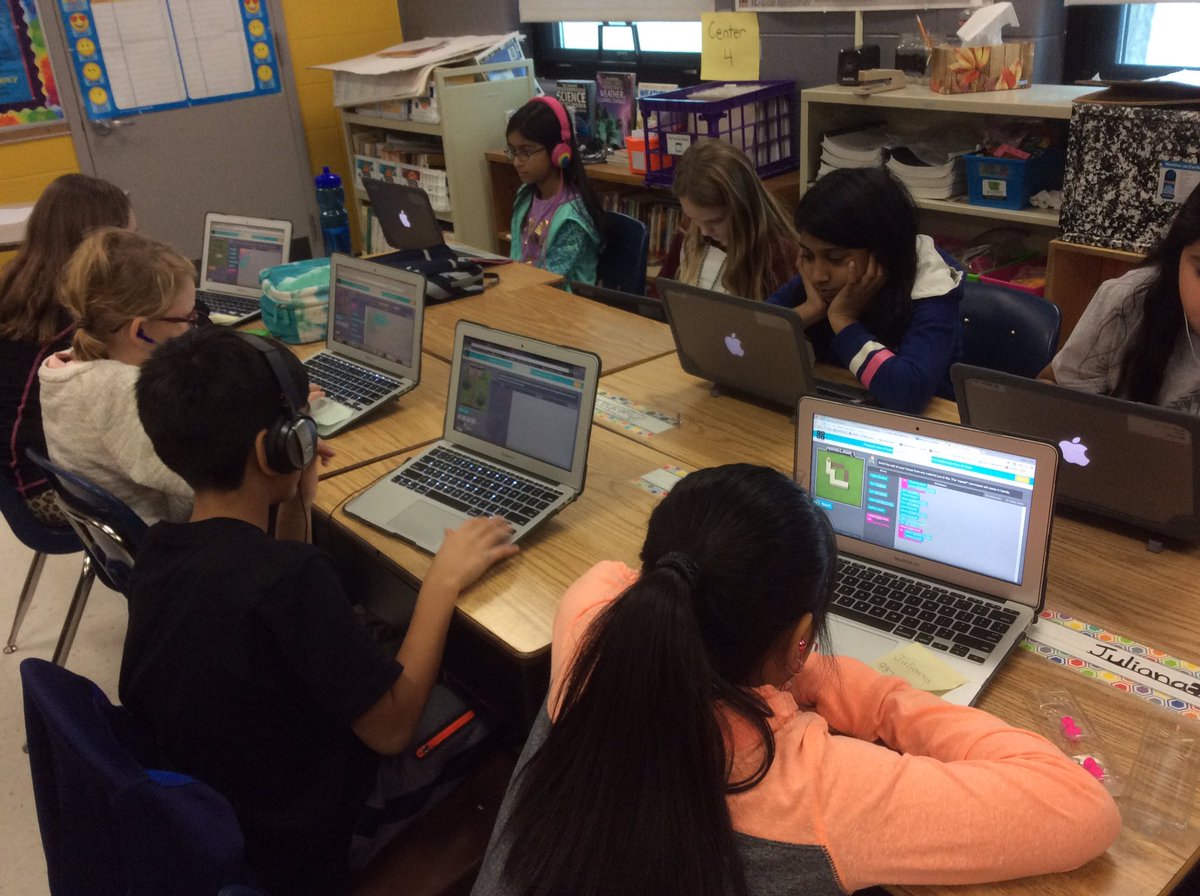 MsKellerhals's tweet photo. 5th grade participating in Coding and Minecraft for computer science week! #62ics #62Learns #CSforAll https://t.co/3AjeqCVaCZ