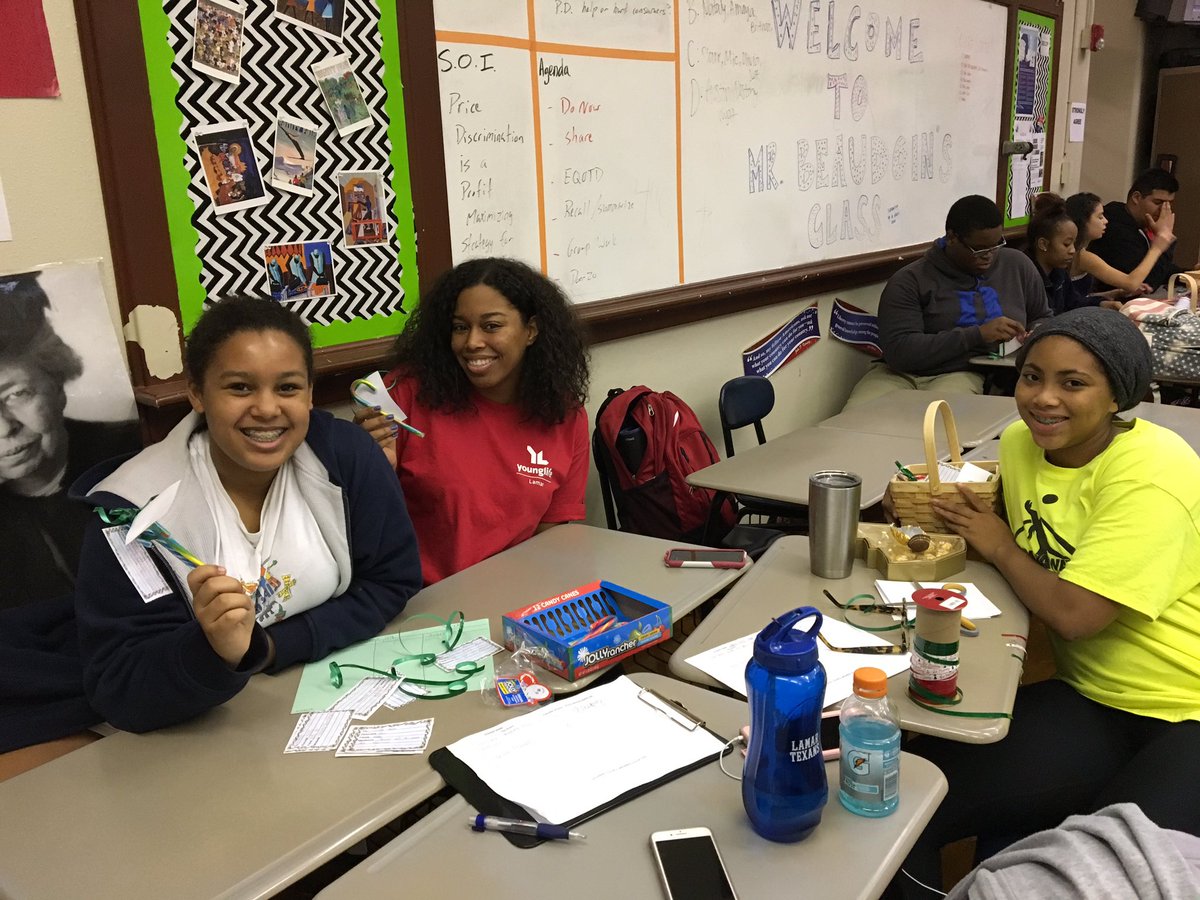 BIG thank you to everyone who came out yesterday to help make candy grams! 🎄🎉🎉