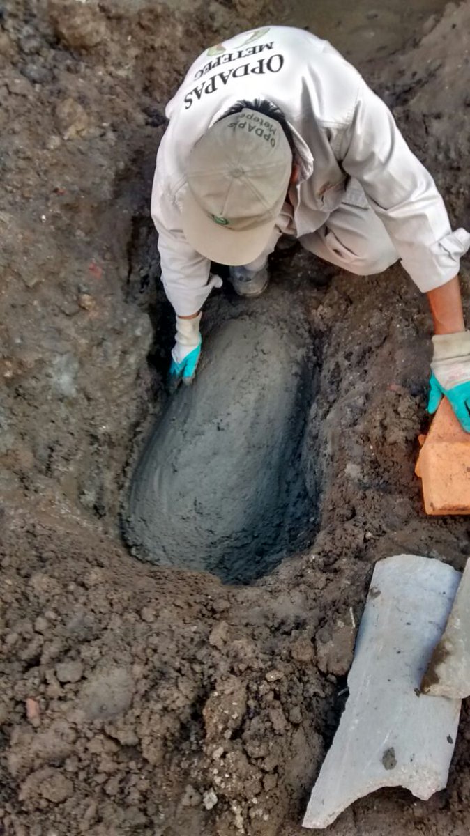 MetepecOPDAPAS's tweet photo. #DavidTe1nforma Dimos atención a fugas de agua, evitando el desperdicio del vital líquido #1nformeDeDecisiones  @DavidLopezDLC https://t.co/w3RrW57VA2